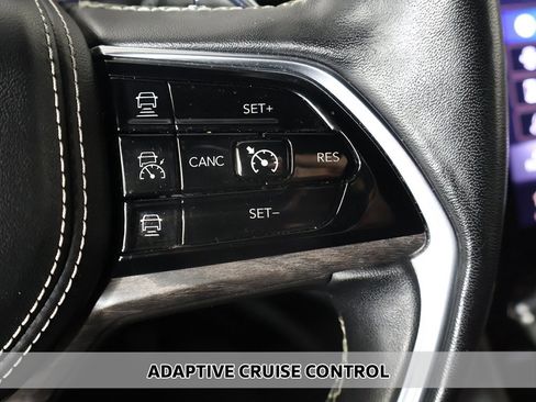 Used 2022 Jeep Grand Cherokee Overland w/ Luxury Tech Group IV image 6