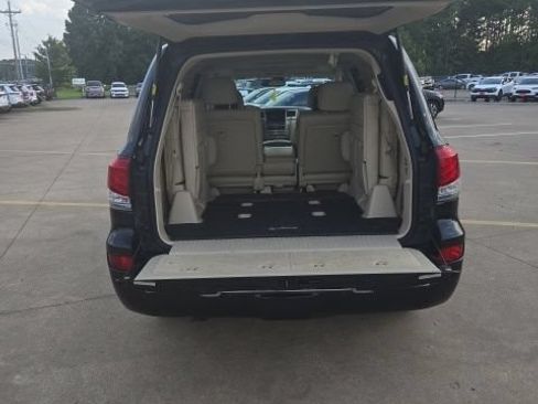 Used 2015 Lexus LX 570 4WD image 9