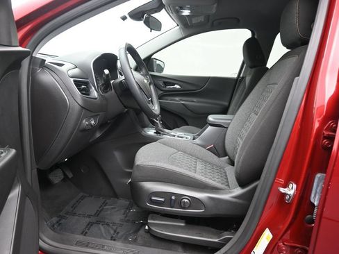 Used 2024 Chevrolet Equinox LT FWD image 12
