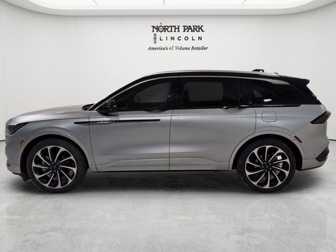 Used 2024 Lincoln Nautilus Black Label AWD/4WD image 2