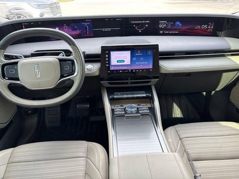 Certified 2024 Lincoln Nautilus Reserve AWD/4WD image 17