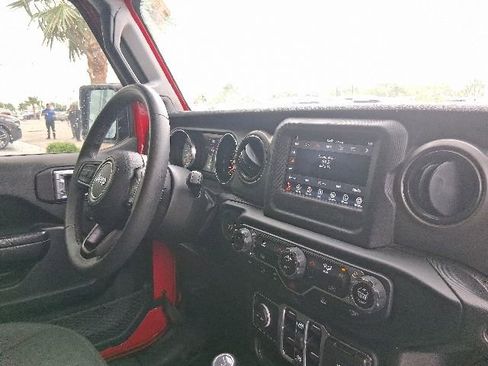 Used 2023 Jeep Gladiator Sport AWD/4WD image 16