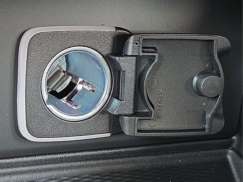 New 2025 Jeep Grand Cherokee Altitude image 18