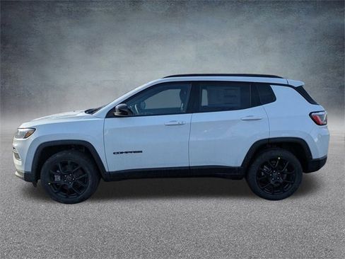 Certified 2026 Jeep Compass Latitude image 7