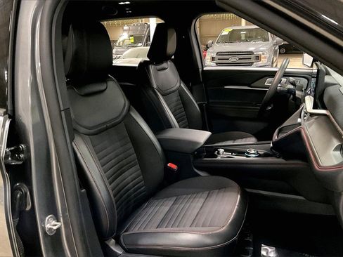 Certified 2025 Ford Explorer ST-Line w/ ST-Line Street Pack image 7