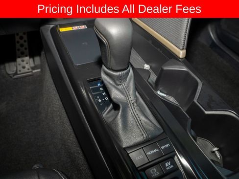 Used 2025 Toyota Camry SE FWD image 15