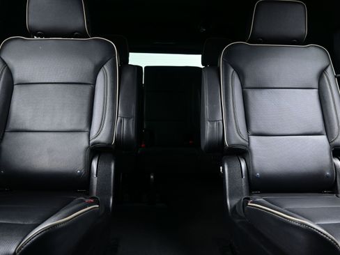 Used 2023 Chevrolet Suburban Premier AWD/4WD image 16