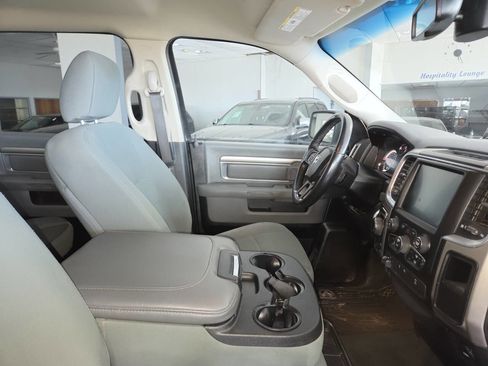 Used 2017 RAM 1500 Classic SLT w/ SLT Plus D←cor Group AWD/4WD image 29
