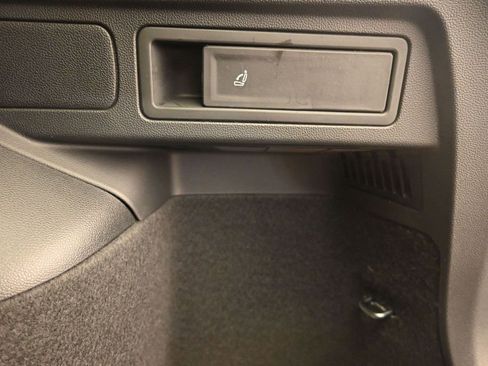 Used 2024 Volkswagen Tiguan SE FWD image 25