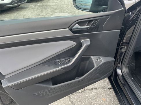 Used 2025 Volkswagen Jetta SE image 20