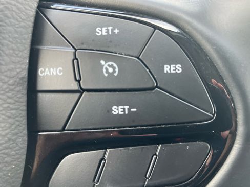 Used 2020 Jeep Cherokee Latitude Plus AWD/4WD image 17