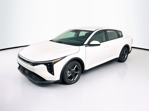 Used 2025 Kia K4 FWD image 3
