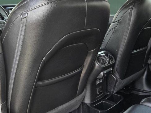 Used 2019 Jeep Wrangler Unlimited Sahara image 24