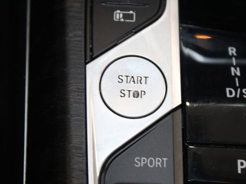 Used 2024 BMW 330e image 42