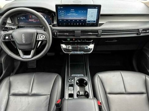 Used 2025 Lincoln Corsair FWD w/ Rear Removable Package Tray image 5