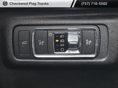 Used 2022 Lincoln Corsair AWD w/ Premium Package image 11