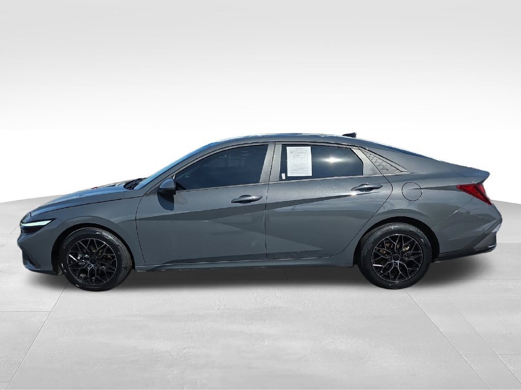 Used 2024 Hyundai Elantra SEL FWD image 2