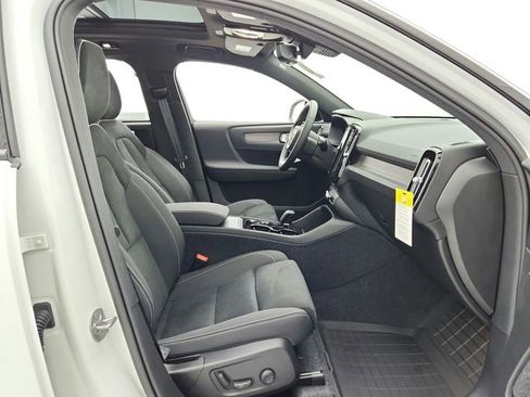 New 2026 Volvo XC40 B5 Ultra w/ Climate Package image 18