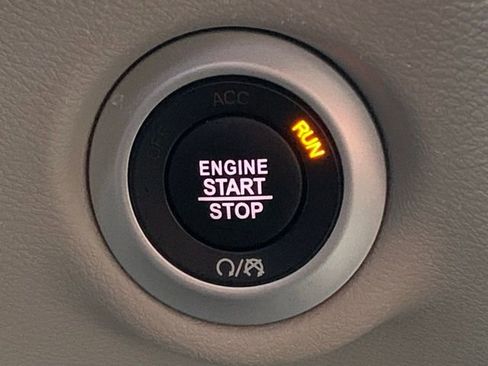 Used 2024 Chrysler Pacifica Touring-L image 20