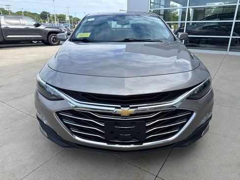 Used 2024 Chevrolet Malibu LT FWD image 2