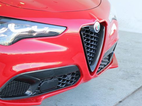 Used 2025 Alfa Romeo Stelvio Sprint image 12