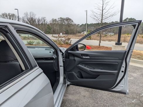 Used 2024 Nissan Altima 2.5 SV image 55