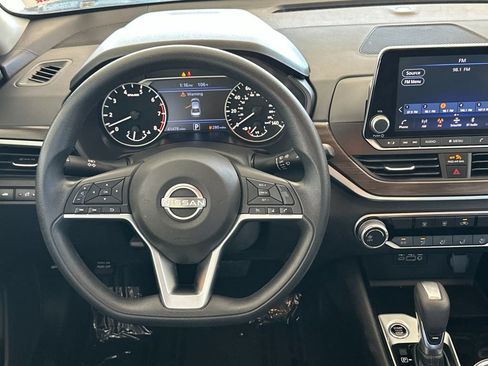 Used 2024 Nissan Altima 2.5 SV FWD image 13