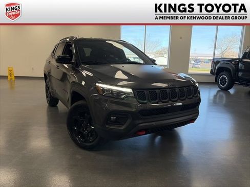 Used 2023 Jeep Compass Trailhawk w/ Trailhawk Elite Group AWD/4WD image 1