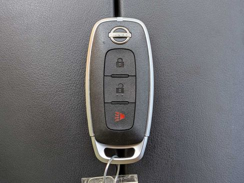 Used 2025 Nissan Rogue S AWD/4WD image 30