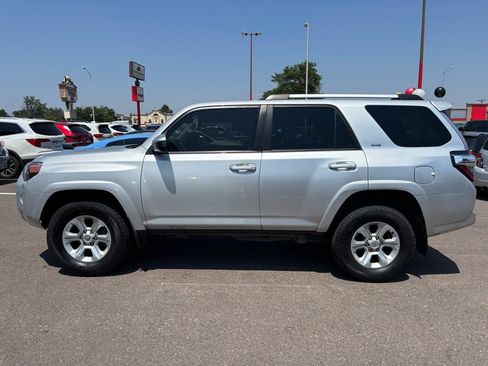 Used 2022 Toyota 4Runner SR5 AWD/4WD image 4