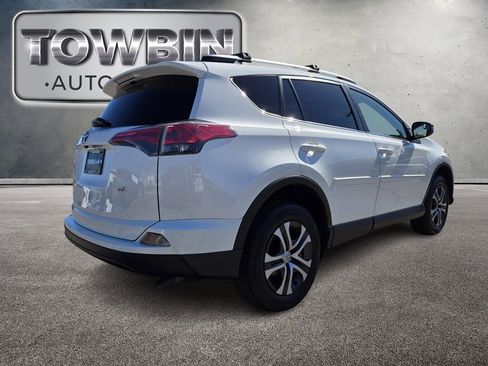 Used 2016 Toyota RAV4 LE image 5