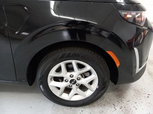 Used 2025 Kia Soul LX w/ LX Technology Package FWD image 3