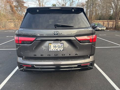 Used 2023 Toyota Sequoia Platinum image 7