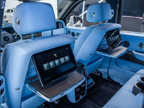 Used 2025 Rolls-Royce Cullinan image 24