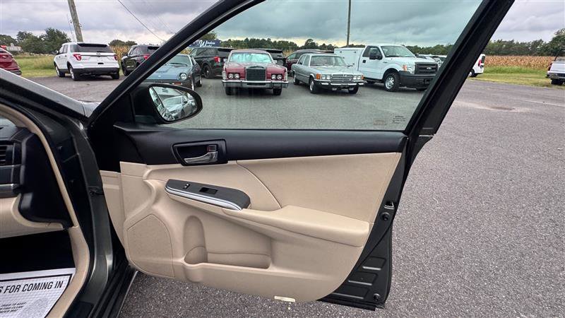 Used 2012 Toyota Camry XLE w/ Leather Pkg FWD image 38
