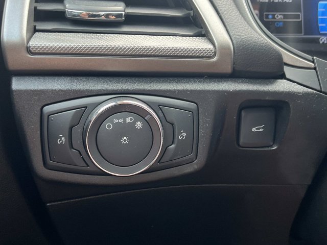 Used 2018 Ford Fusion SE w/ Fusion SE Technology Package FWD image 27