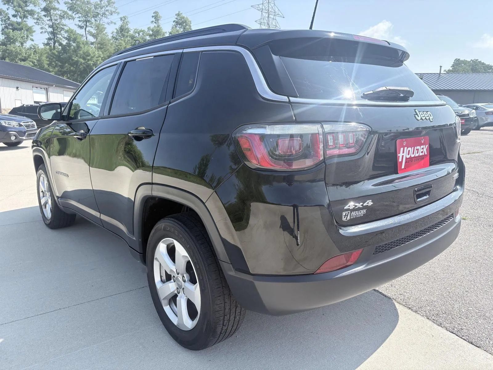 Used 2019 Jeep Compass Latitude w/ Popular Equipment Group AWD/4WD image 9