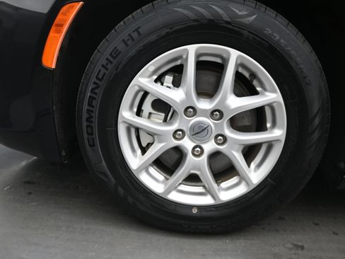Used 2023 Chrysler Voyager LX FWD image 9
