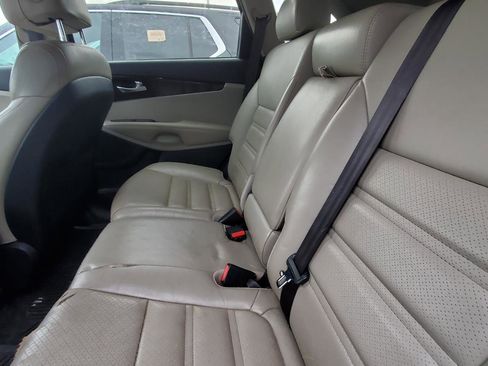 Used 2017 Kia Sorento LX w/ LX Convenience Package image 5