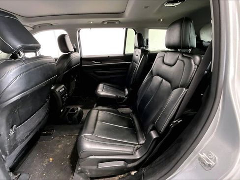 Used 2023 Jeep Grand Cherokee L Limited w/ Luxury Tech Group II image 24