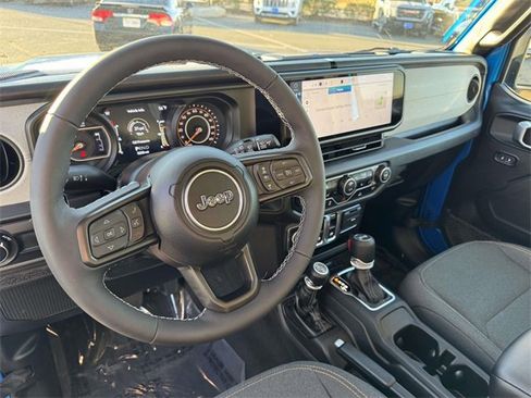 Used 2025 Jeep Wrangler Sport S image 13
