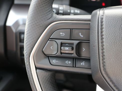 Used 2025 Toyota Tacoma SR5 AWD/4WD image 17