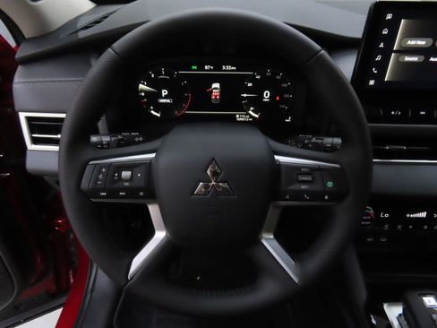Used 2025 Mitsubishi Outlander SE FWD image 15