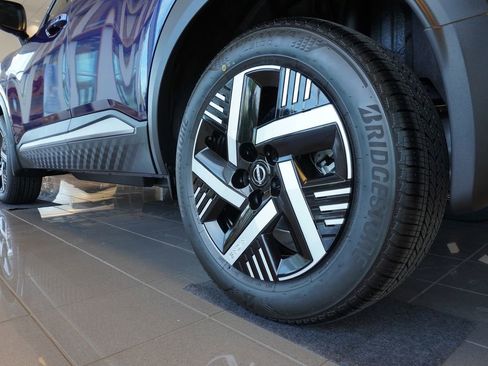 Used 2025 Nissan Kicks SV w/ SV Premium Package image 6