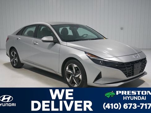 Used 2023 Hyundai Elantra SEL w/ Convenience Package image 3