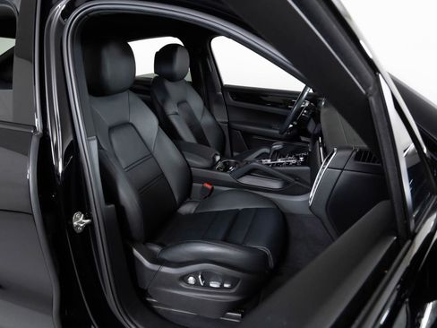 Used 2021 Porsche Cayenne Coupe image 38