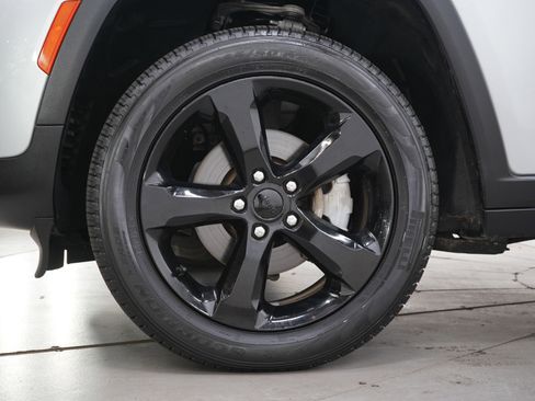 Used 2024 Jeep Grand Cherokee Limited w/ Black Appearance Package AWD/4WD image 30