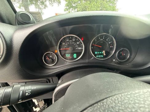 Used 2014 Jeep Wrangler Unlimited Rubicon w/ Connectivity Group AWD/4WD image 17