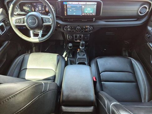 Used 2024 Jeep Wrangler Unlimited Sahara w/ Technology Group AWD/4WD image 17