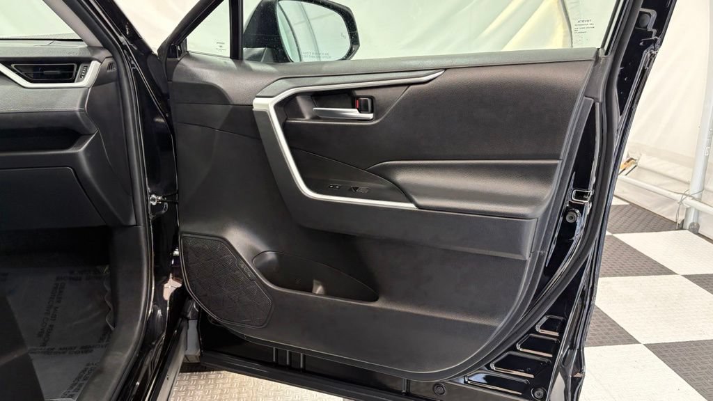 Used 2024 Toyota RAV4 XLE FWD image 22